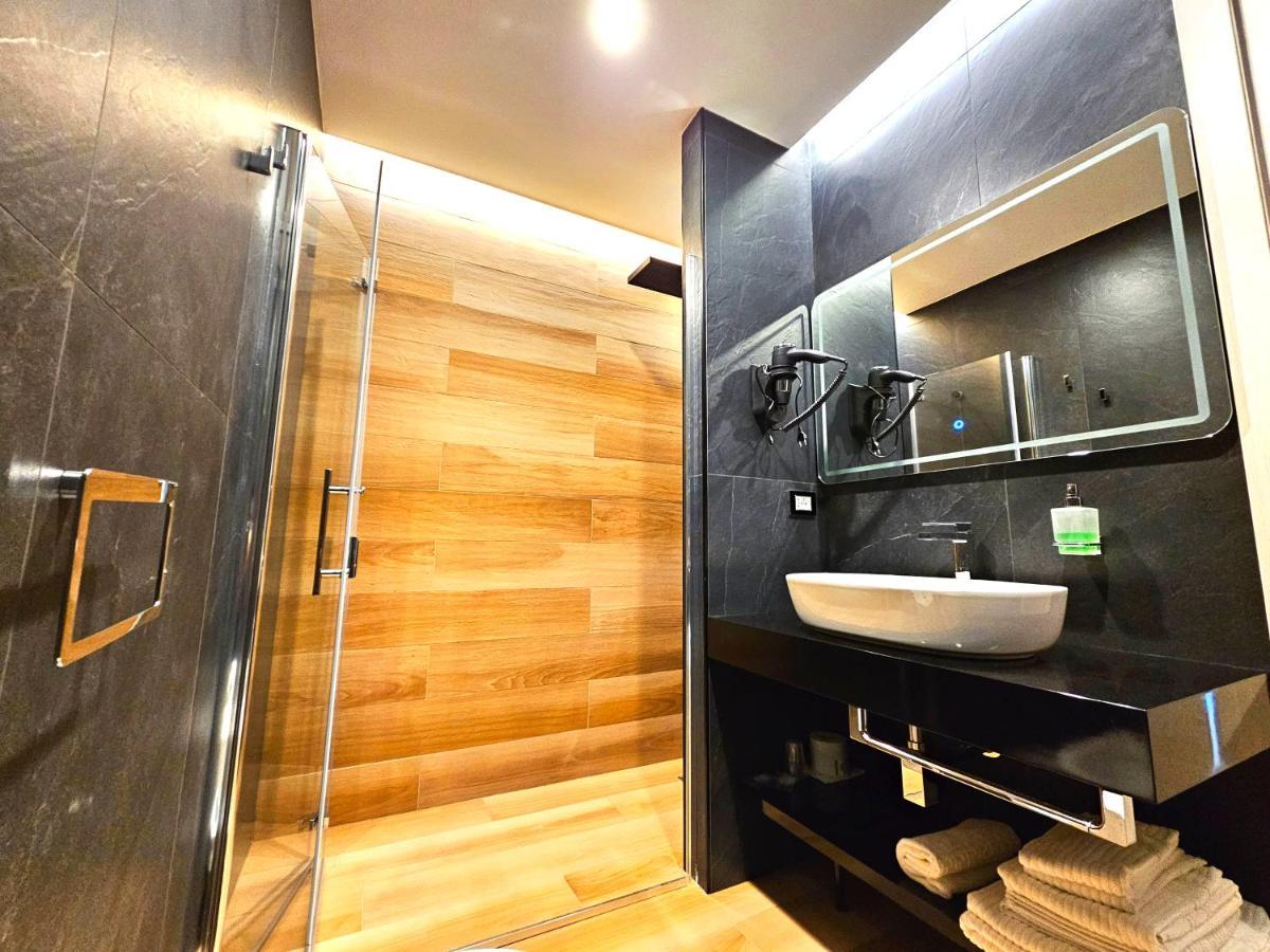 Trilogy Prestige - Central Premium Suites Lecce Exteriör bild