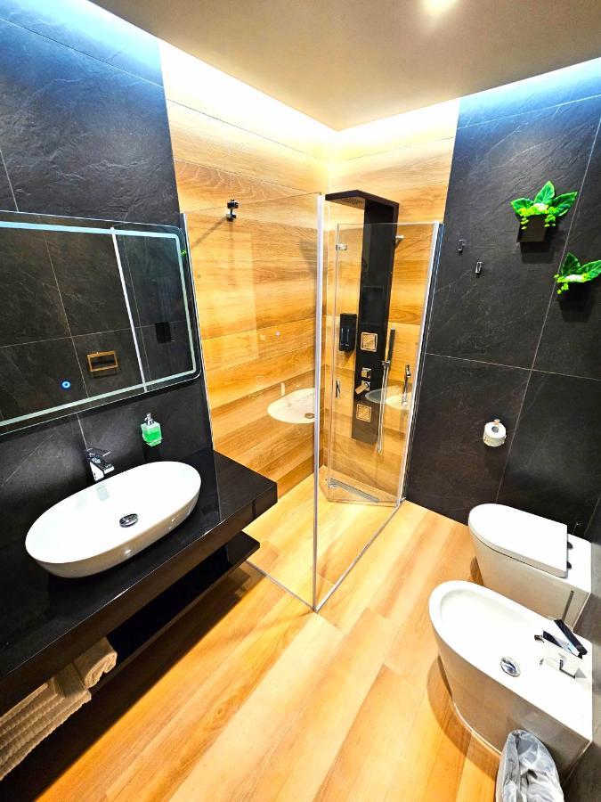 Trilogy Prestige - Central Premium Suites Lecce Exteriör bild